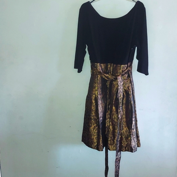BNWOT Size 24W Jessica Howard cocktail Dress with gold designs - Picture 2 of 12